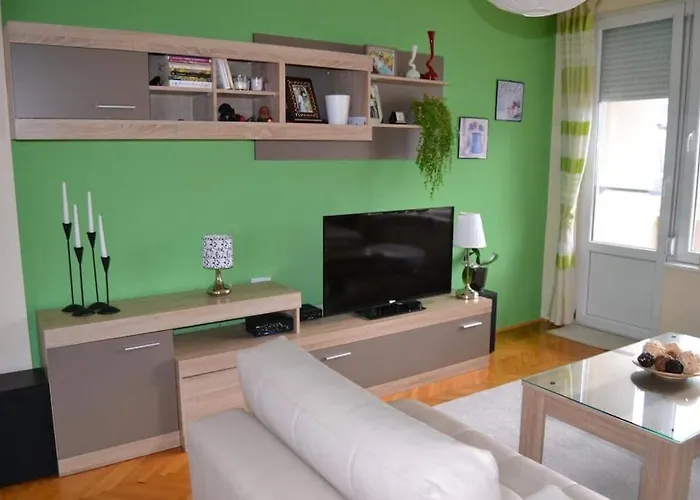 M Апартаменты *